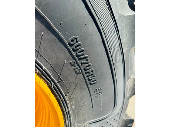 טרקטור חקלאי JCB Fastrac 4220: תמונה 5