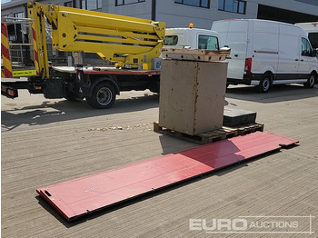 ציוד בנייה Aluminium Dropside Side Panels (2 of), Hiab Outrigger Feet (3 of), Chubb Key Safe: תמונה 5