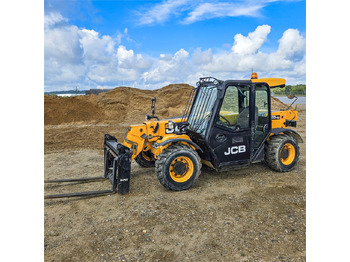 מפעיל טלסקופי JCB