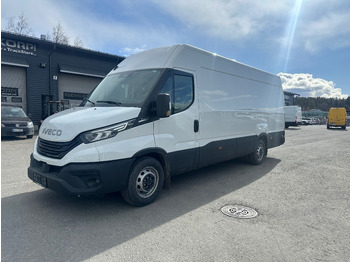 כלי רכב מסחרי עם לוח IVECO Daily 35s16