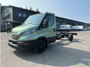 כלי רכב מסחרי עם לוח IVECO Daily 35s18