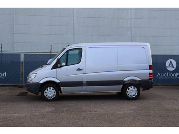כלי רכב מסחרי עם לוח Mercedes-Benz Sprinter: תמונה 2 כלי רכב מסחרי עם לוח Mercedes-Benz Sprinter: תמונה 2