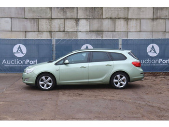 מכונית Opel Astra Sports Tourer: תמונה 2 מכונית Opel Astra Sports Tourer: תמונה 2