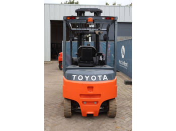 מלגזה חשמלית Toyota 8FBMT25: תמונה 5