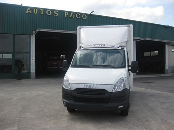 כלי רכב מסחרי עם תיבה IVECO Daily 35C15
