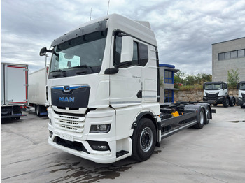 משאית עם שלדת תא MAN TGX