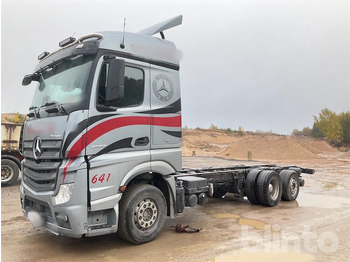 משאית עם שלדת תא MERCEDES-BENZ Actros