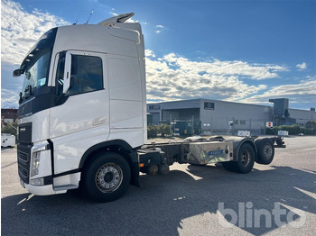 משאית עם שלדת תא VOLVO FH