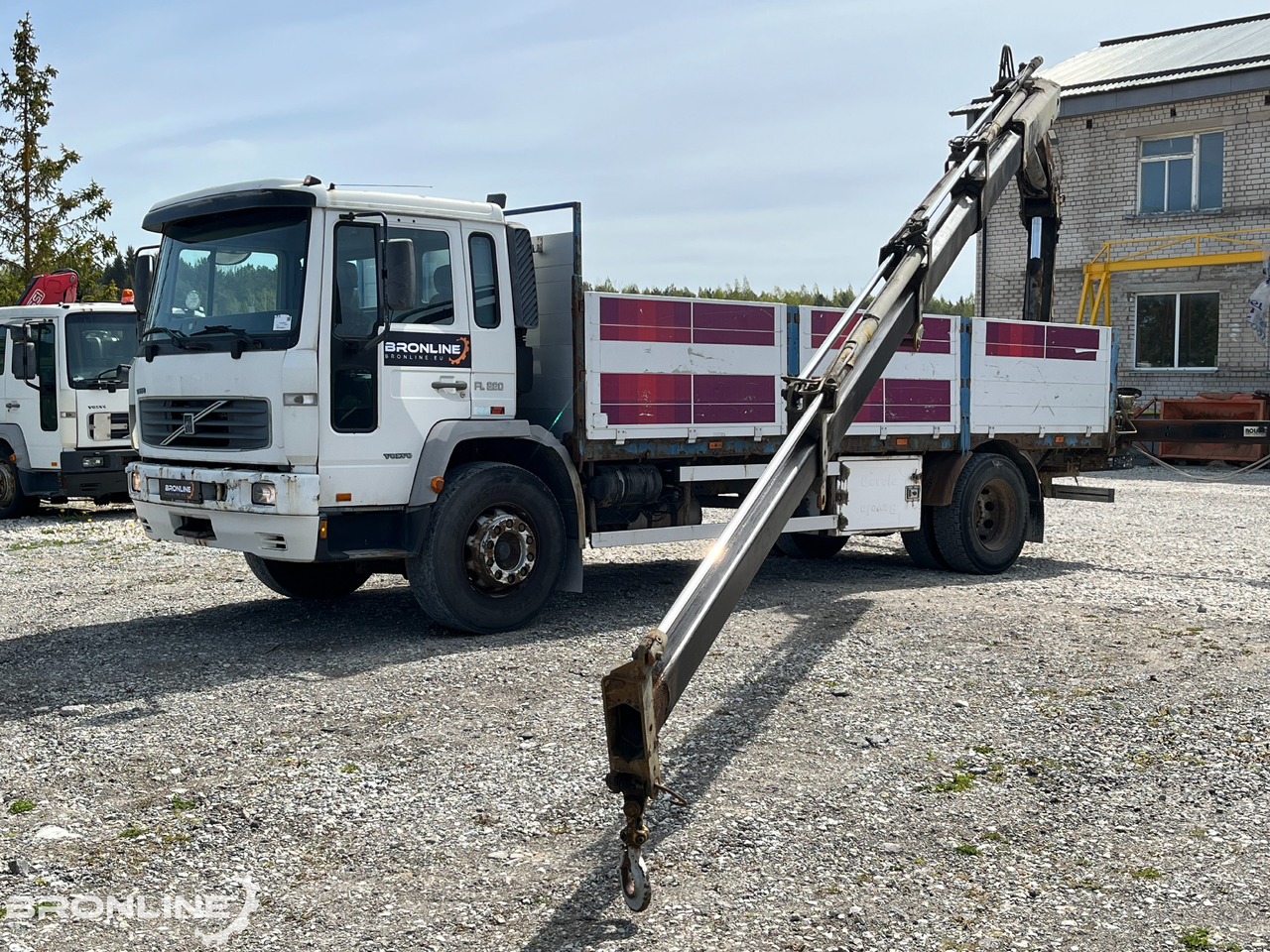 2000 Volvo FL220 4x2 + Hiab 102-4 - משאית צד נופל/ שטוחה, משאית מנוף: תמונה 1 2000 Volvo FL220 4x2 + Hiab 102-4 - משאית צד נופל/ שטוחה, משאית מנוף: תמונה 1