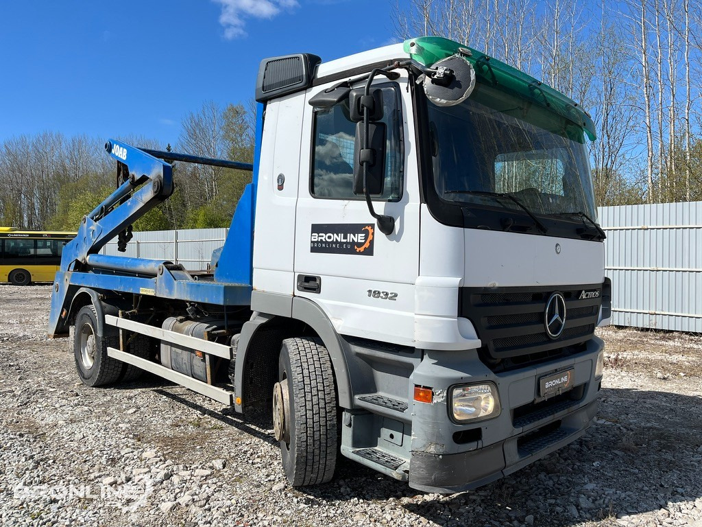 2004 Mercedes-Benz Actros 1832 Skip Loader Joab - משאית דילוג העמסה: תמונה 2 2004 Mercedes-Benz Actros 1832 Skip Loader Joab - משאית דילוג העמסה: תמונה 2