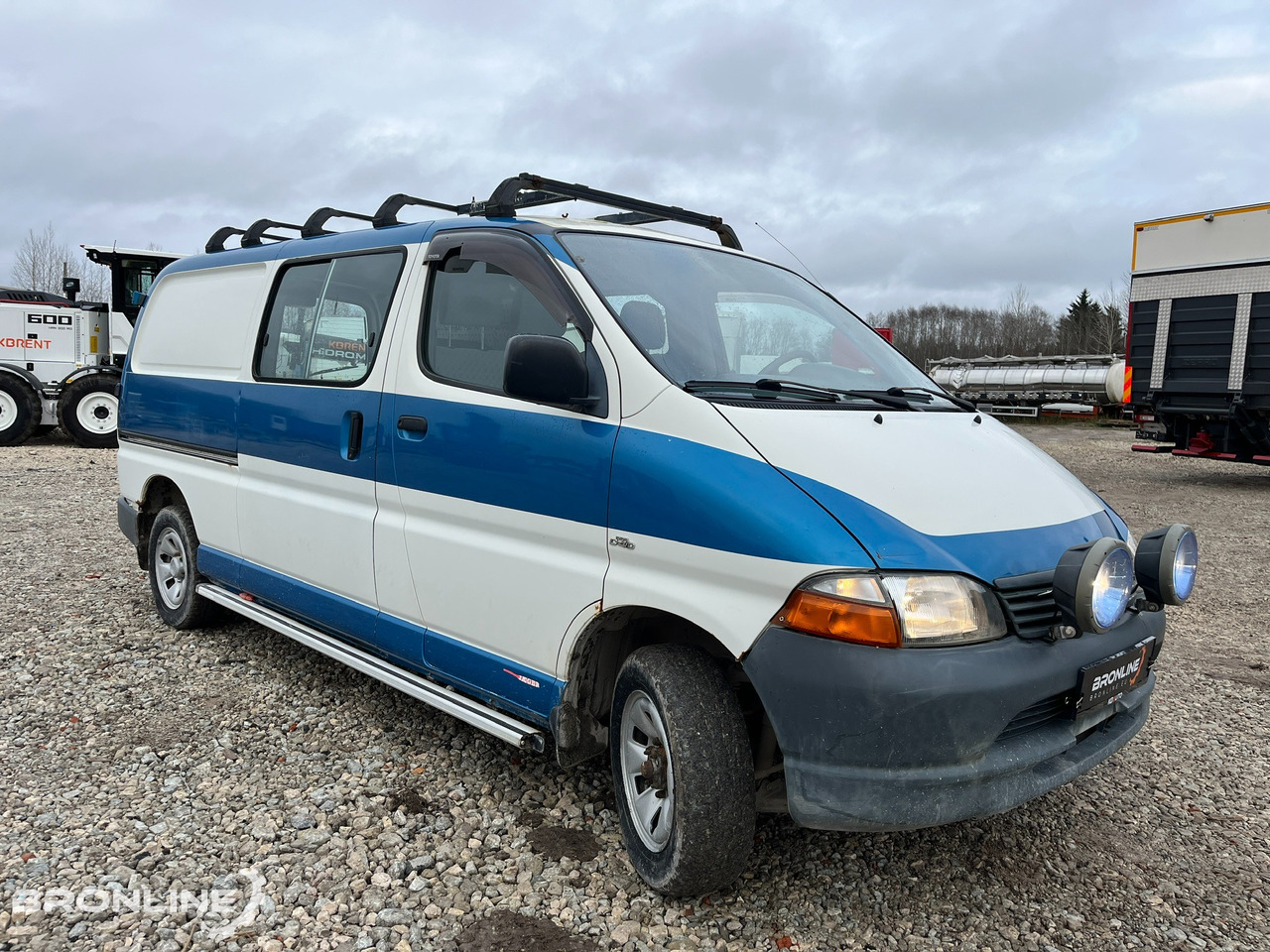 2005 Toyota HIACE 4WD D4D 2.5d 75kW - מכונית: תמונה 2 2005 Toyota HIACE 4WD D4D 2.5d 75kW - מכונית: תמונה 2