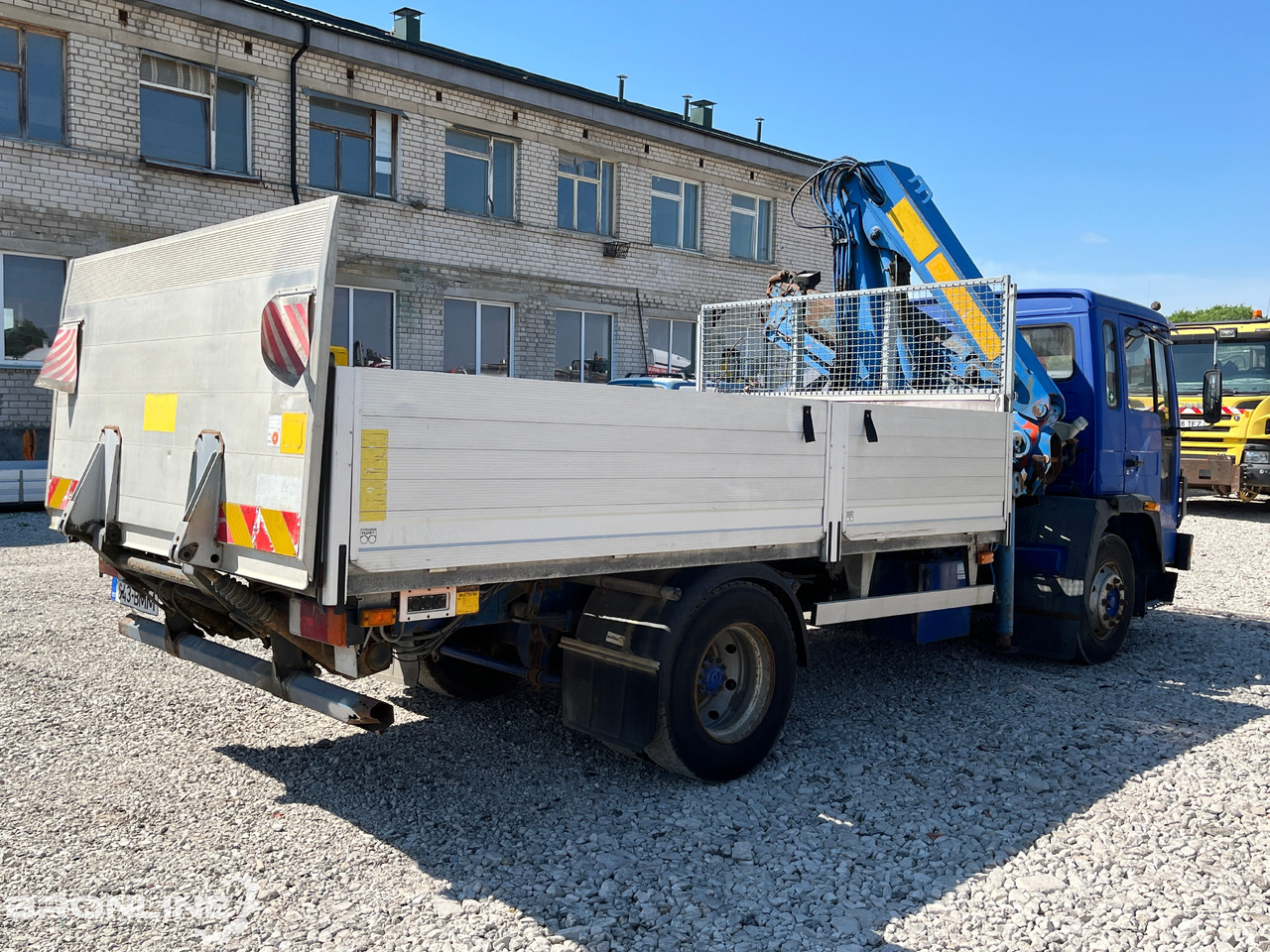 VOLVO FL611 + Palfinger PK 8200 - משאית צד נופל/ שטוחה, משאית מנוף: תמונה 5 VOLVO FL611 + Palfinger PK 8200 - משאית צד נופל/ שטוחה, משאית מנוף: תמונה 5