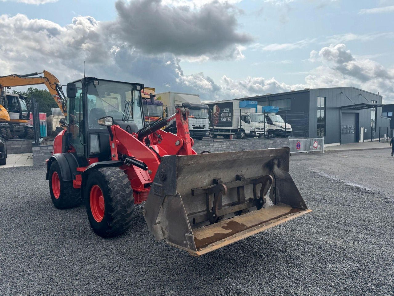 CAT 908M Radlader 6460 Kg Schaufel Gabel - מעמיס גלגלים: תמונה 3 CAT 908M Radlader 6460 Kg Schaufel Gabel - מעמיס גלגלים: תמונה 3