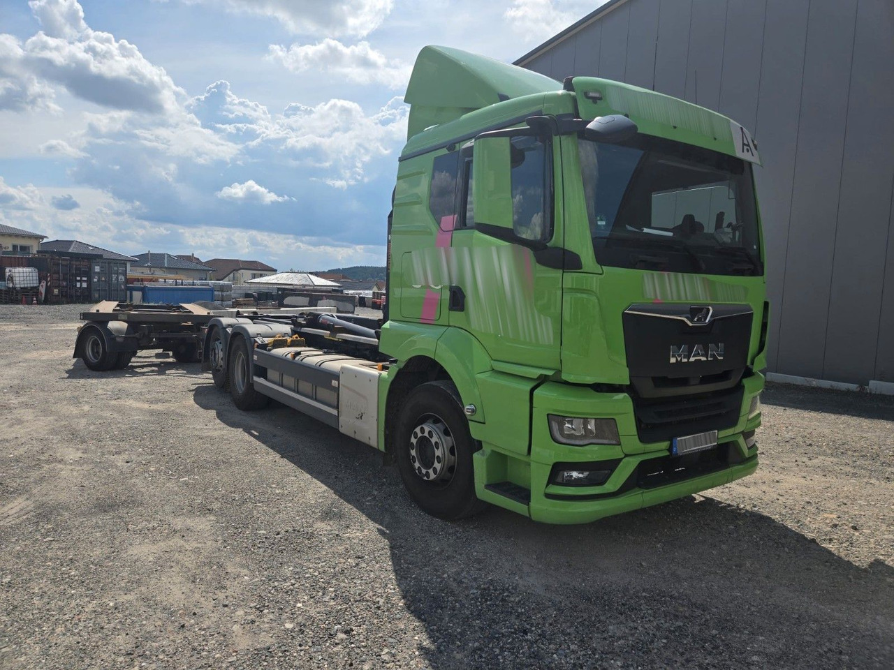 MAN TGS 26.510 Abrollkipper HIAB Lift -Lenkachse - משאית הרמת וו: תמונה 1 MAN TGS 26.510 Abrollkipper HIAB Lift -Lenkachse - משאית הרמת וו: תמונה 1
