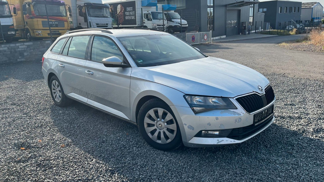 Skoda Superb Combi Active - רכב סטיישן: תמונה 3 Skoda Superb Combi Active - רכב סטיישן: תמונה 3