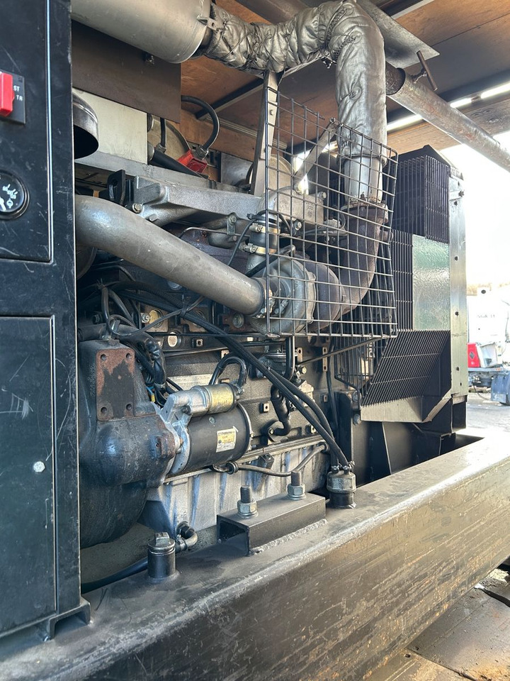 Mercedes-Benz MB 817 4x2 Dieselaggregat 6 Zylinder - משאית תיבה: תמונה 2 Mercedes-Benz MB 817 4x2 Dieselaggregat 6 Zylinder - משאית תיבה: תמונה 2