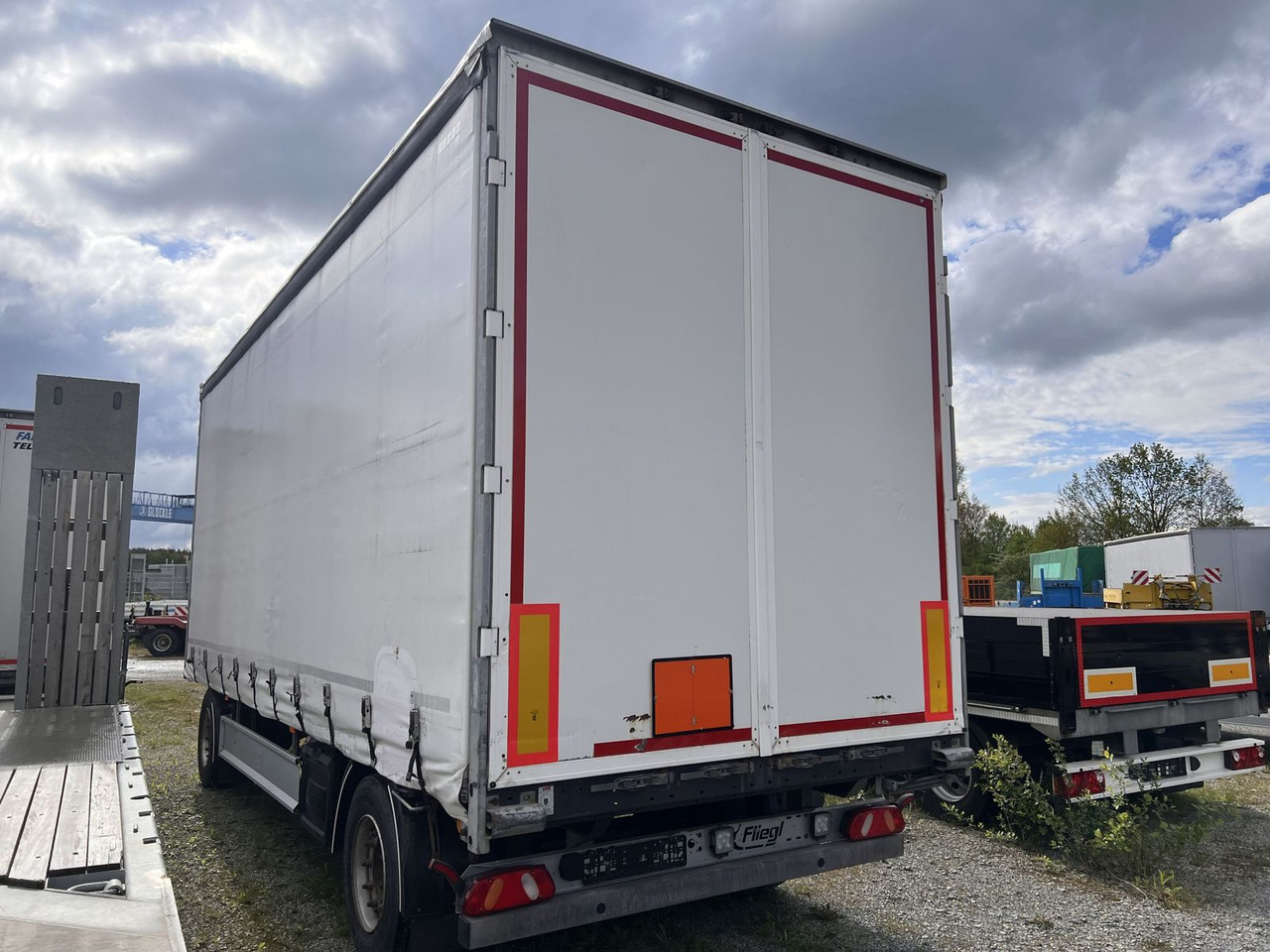 2 Achs Jumbo- Planen, Mega, durchladbar - קרון נגרר עם וילונות צד: תמונה 4 2 Achs Jumbo- Planen, Mega, durchladbar - קרון נגרר עם וילונות צד: תמונה 4