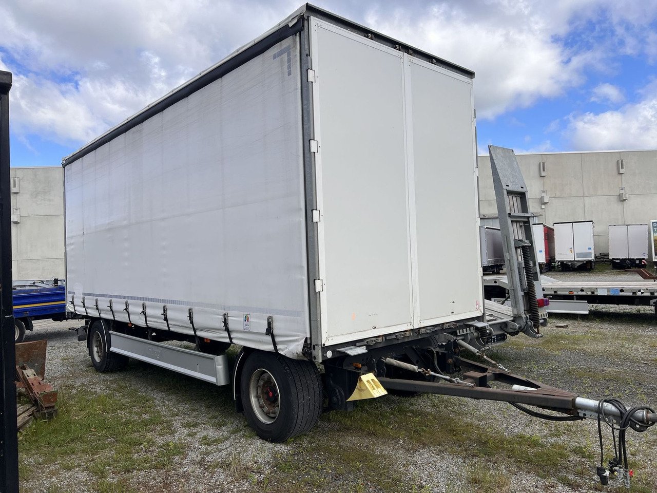 2 Achs Jumbo- Planen, Mega, durchladbar - קרון נגרר עם וילונות צד: תמונה 1 2 Achs Jumbo- Planen, Mega, durchladbar - קרון נגרר עם וילונות צד: תמונה 1