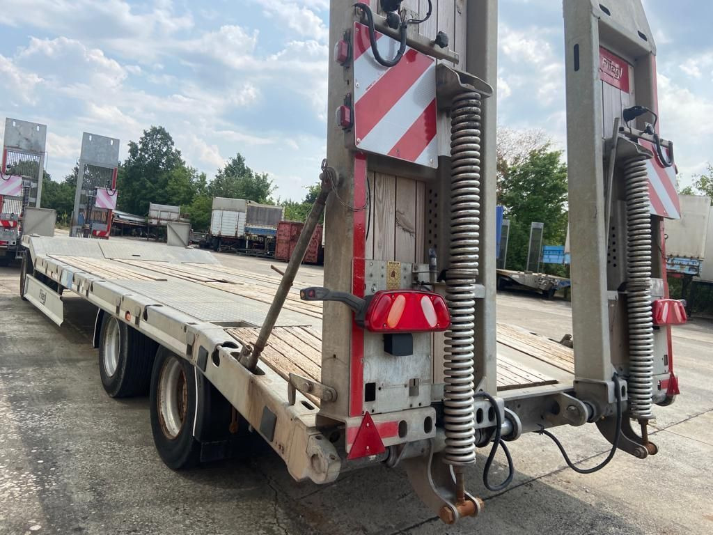 Fliegl 3 Achs Tiefladeranhänger - קרון נגרר עם מטען נמוך: תמונה 4 Fliegl 3 Achs Tiefladeranhänger - קרון נגרר עם מטען נמוך: תמונה 4