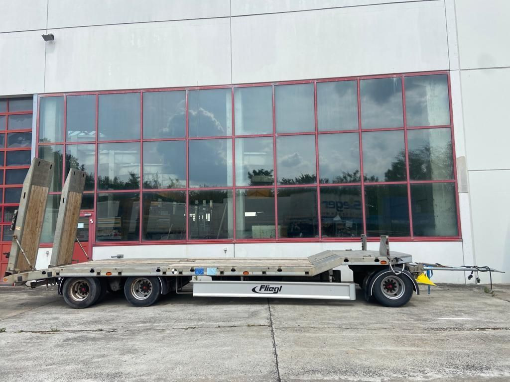 Fliegl 3 Achs Tiefladeranhänger - קרון נגרר עם מטען נמוך: תמונה 3 Fliegl 3 Achs Tiefladeranhänger - קרון נגרר עם מטען נמוך: תמונה 3