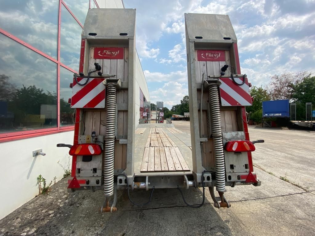 Fliegl 3 Achs Tiefladeranhänger - קרון נגרר עם מטען נמוך: תמונה 5 Fliegl 3 Achs Tiefladeranhänger - קרון נגרר עם מטען נמוך: תמונה 5