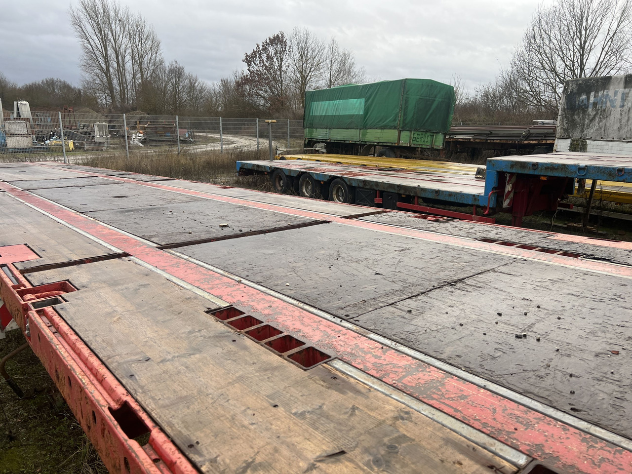 Fliegl SDS350 3 Achs Sattelauflieger - סמיטריילר צד נופל/ שטוח: תמונה 4 Fliegl SDS350 3 Achs Sattelauflieger - סמיטריילר צד נופל/ שטוח: תמונה 4
