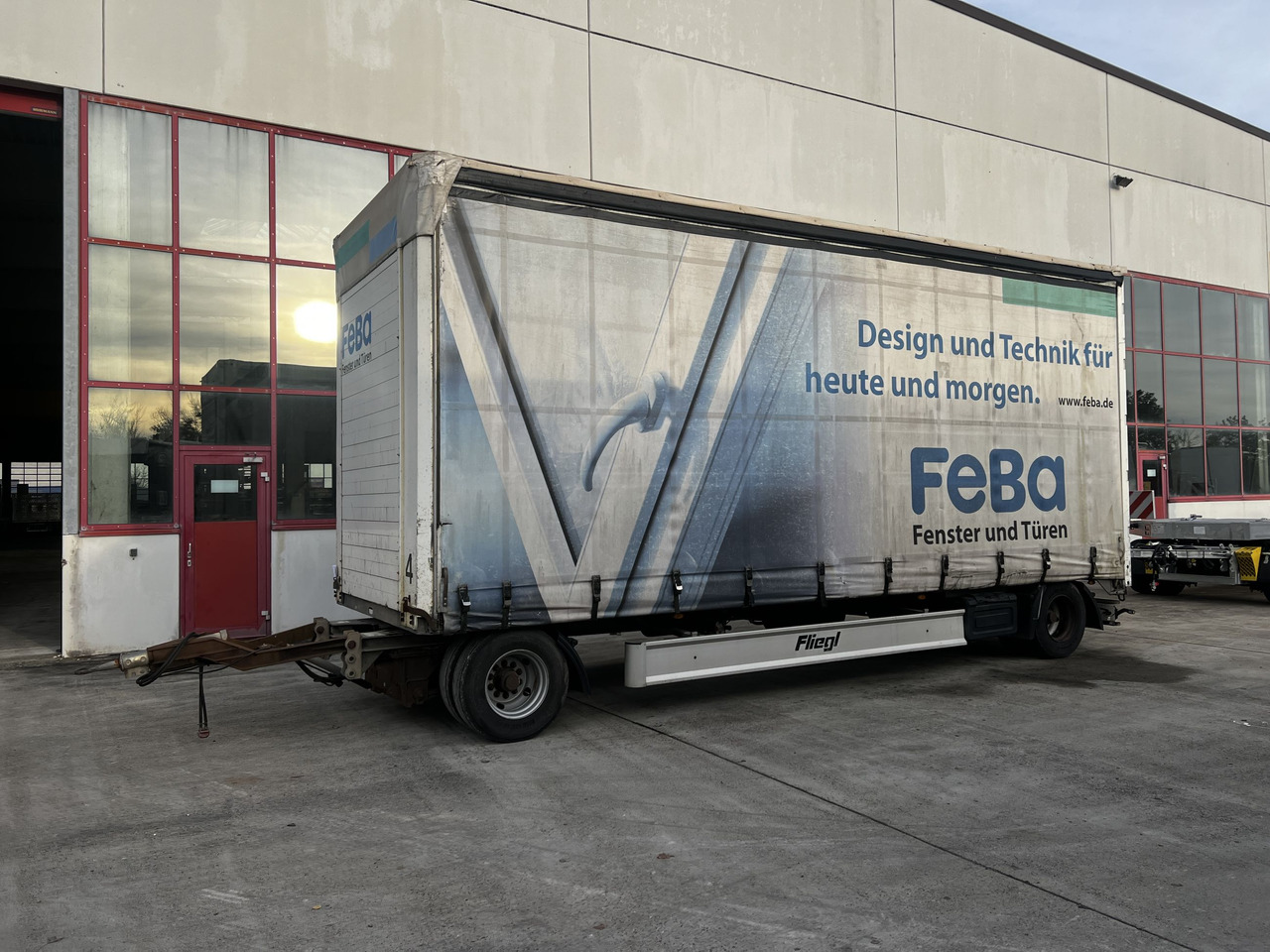 Fliegl ZPS180 2 Achs Jumbo-Planenanhänger - קרון נגרר עם וילונות צד: תמונה 1 Fliegl ZPS180 2 Achs Jumbo-Planenanhänger - קרון נגרר עם וילונות צד: תמונה 1