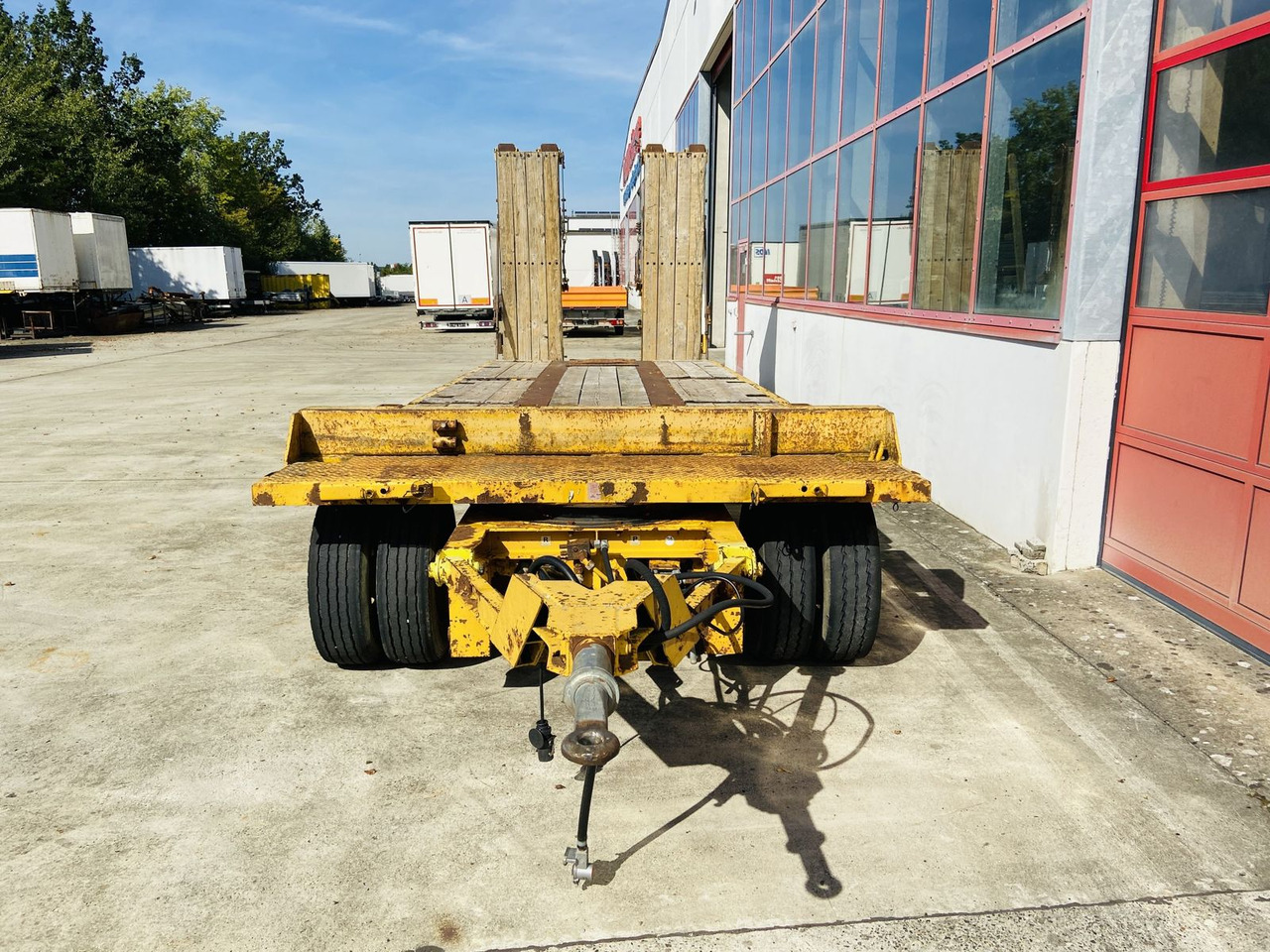 Goldhofer 3 Achs Tiefladeranhänger - קרון נגרר עם מטען נמוך: תמונה 4 Goldhofer 3 Achs Tiefladeranhänger - קרון נגרר עם מטען נמוך: תמונה 4