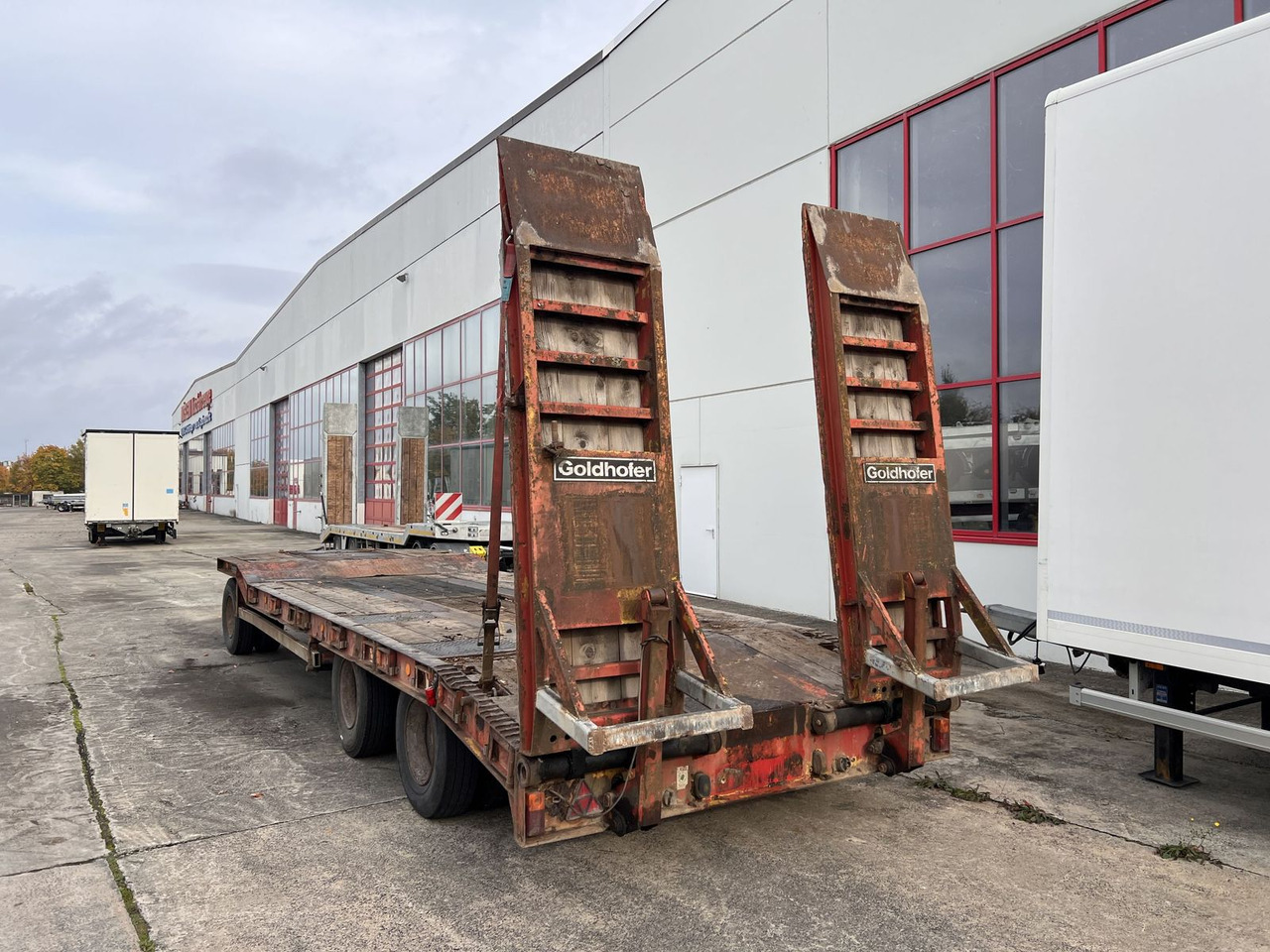 Goldhofer 3 Achs Tiefladeranhänger - קרון נגרר עם מטען נמוך: תמונה 5 Goldhofer 3 Achs Tiefladeranhänger - קרון נגרר עם מטען נמוך: תמונה 5