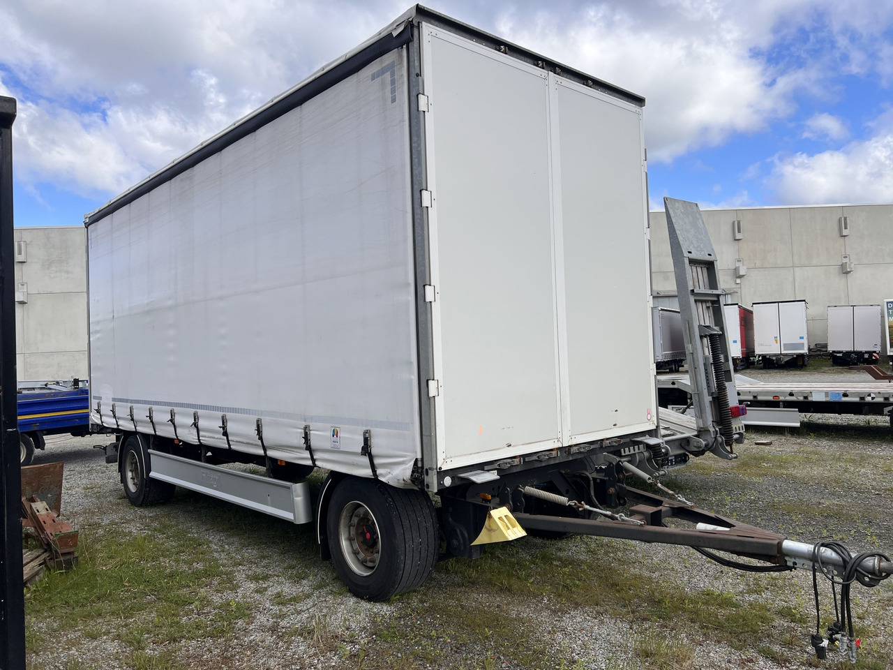 KRONE 2 Achs 2 Achs Jumbo- Planen, Mega, durchladbar - קרון נגרר עם וילונות צד: תמונה 1 KRONE 2 Achs 2 Achs Jumbo- Planen, Mega, durchladbar - קרון נגרר עם וילונות צד: תמונה 1