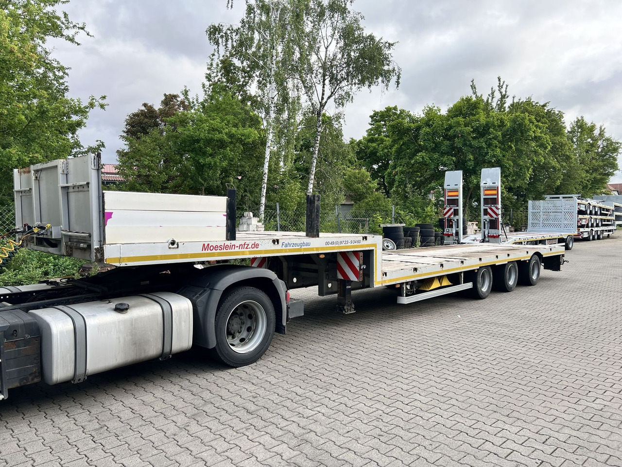 Möslein 3 Achs Satteltieflader - סמיטריילר עם מטען נמוך: תמונה 2 Möslein 3 Achs Satteltieflader - סמיטריילר עם מטען נמוך: תמונה 2