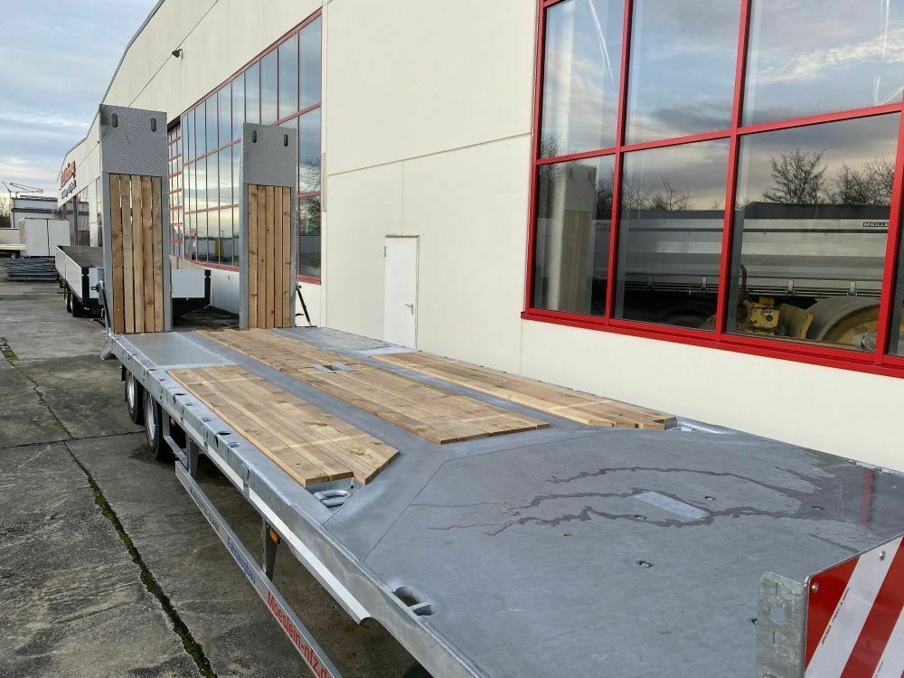 Möslein 3 Achs Tieflader mit gerader Ladefläche 9 m, Ne - קרון נגרר עם מטען נמוך: תמונה 2 Möslein 3 Achs Tieflader mit gerader Ladefläche 9 m, Ne - קרון נגרר עם מטען נמוך: תמונה 2