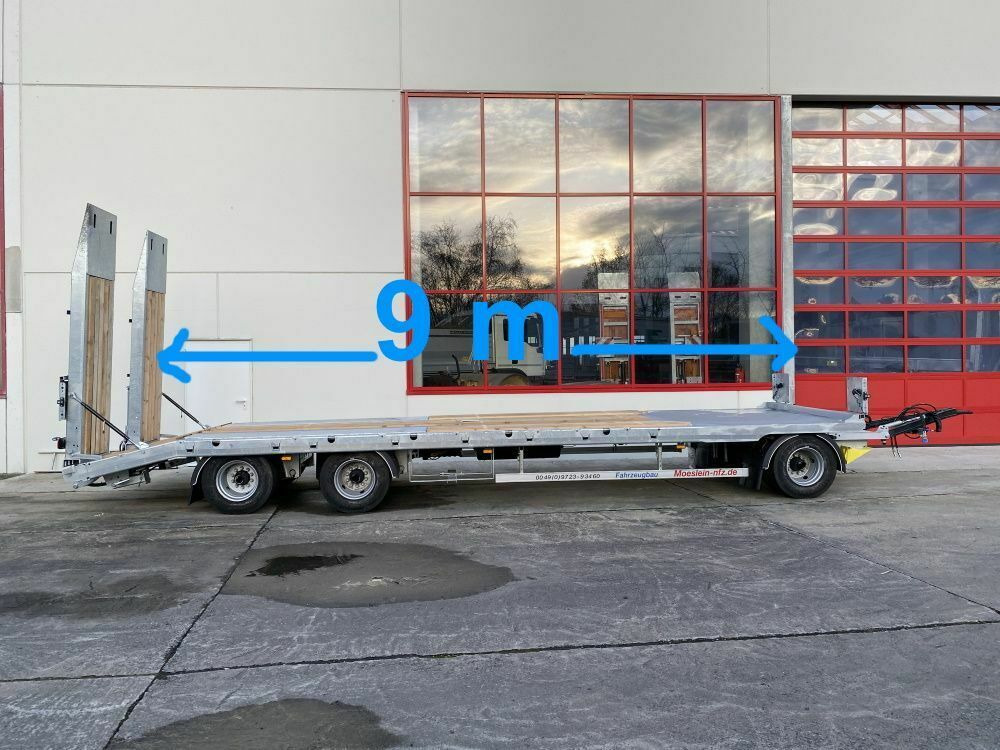 Möslein 3 Achs Tieflader mit gerader Ladefläche 9 m, Ne - קרון נגרר עם מטען נמוך: תמונה 1 Möslein 3 Achs Tieflader mit gerader Ladefläche 9 m, Ne - קרון נגרר עם מטען נמוך: תמונה 1
