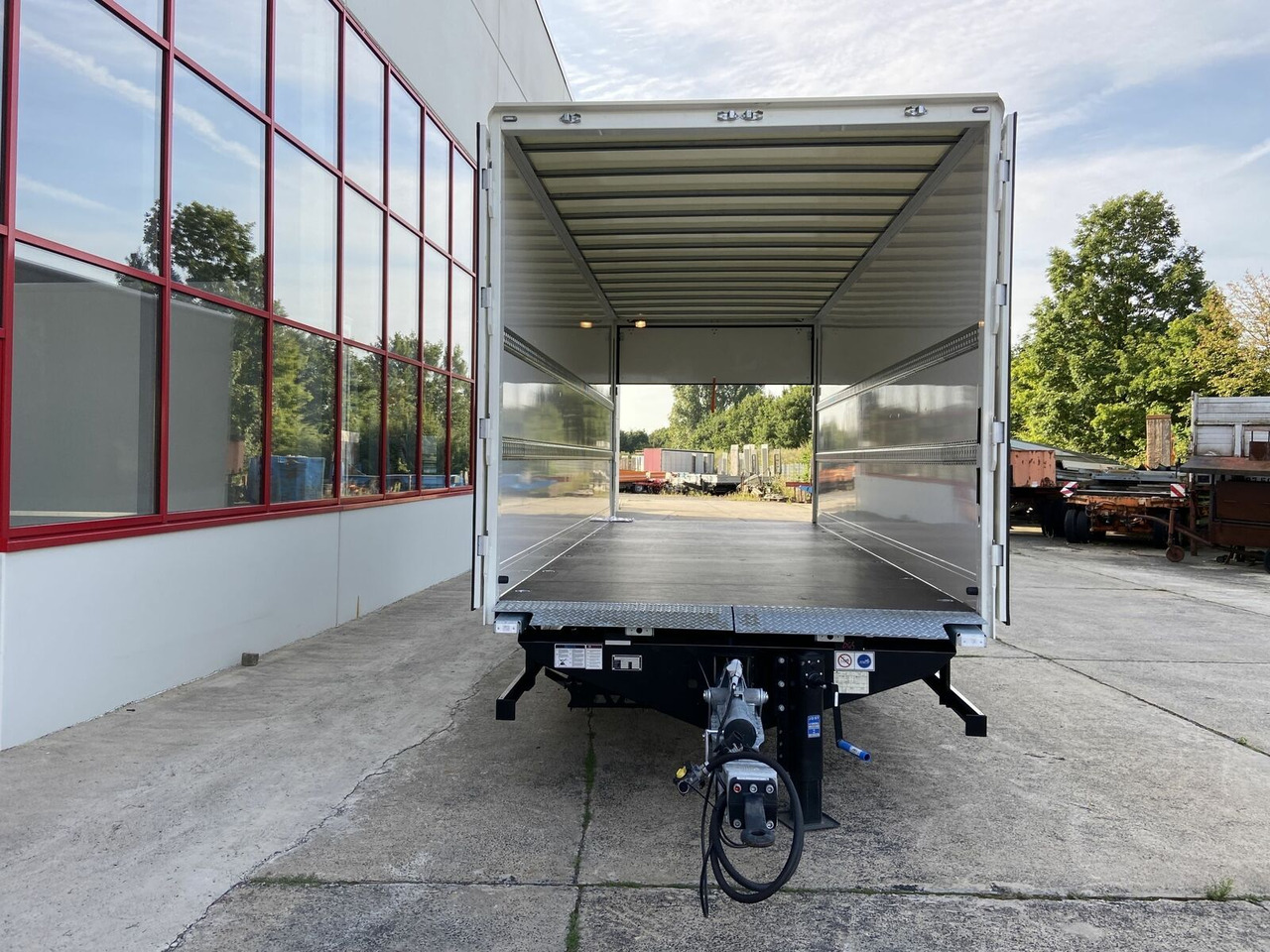 Möslein NEUER Tandem Koffer, Ladebordwand+ Durchladbar - קרון נגרר בתיבה סגורה: תמונה 2 Möslein NEUER Tandem Koffer, Ladebordwand+ Durchladbar - קרון נגרר בתיבה סגורה: תמונה 2