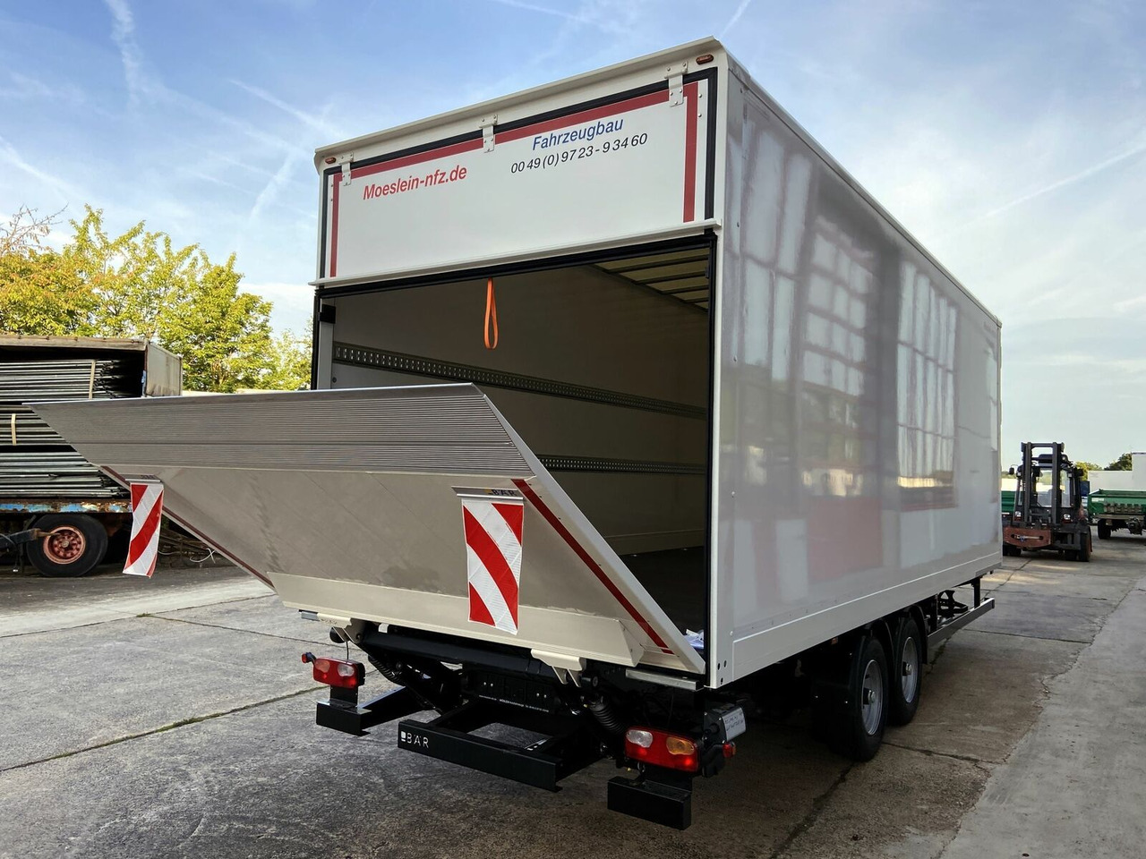 Möslein NEUER Tandem Koffer, Ladebordwand+ Durchladbar - קרון נגרר בתיבה סגורה: תמונה 3 Möslein NEUER Tandem Koffer, Ladebordwand+ Durchladbar - קרון נגרר בתיבה סגורה: תמונה 3