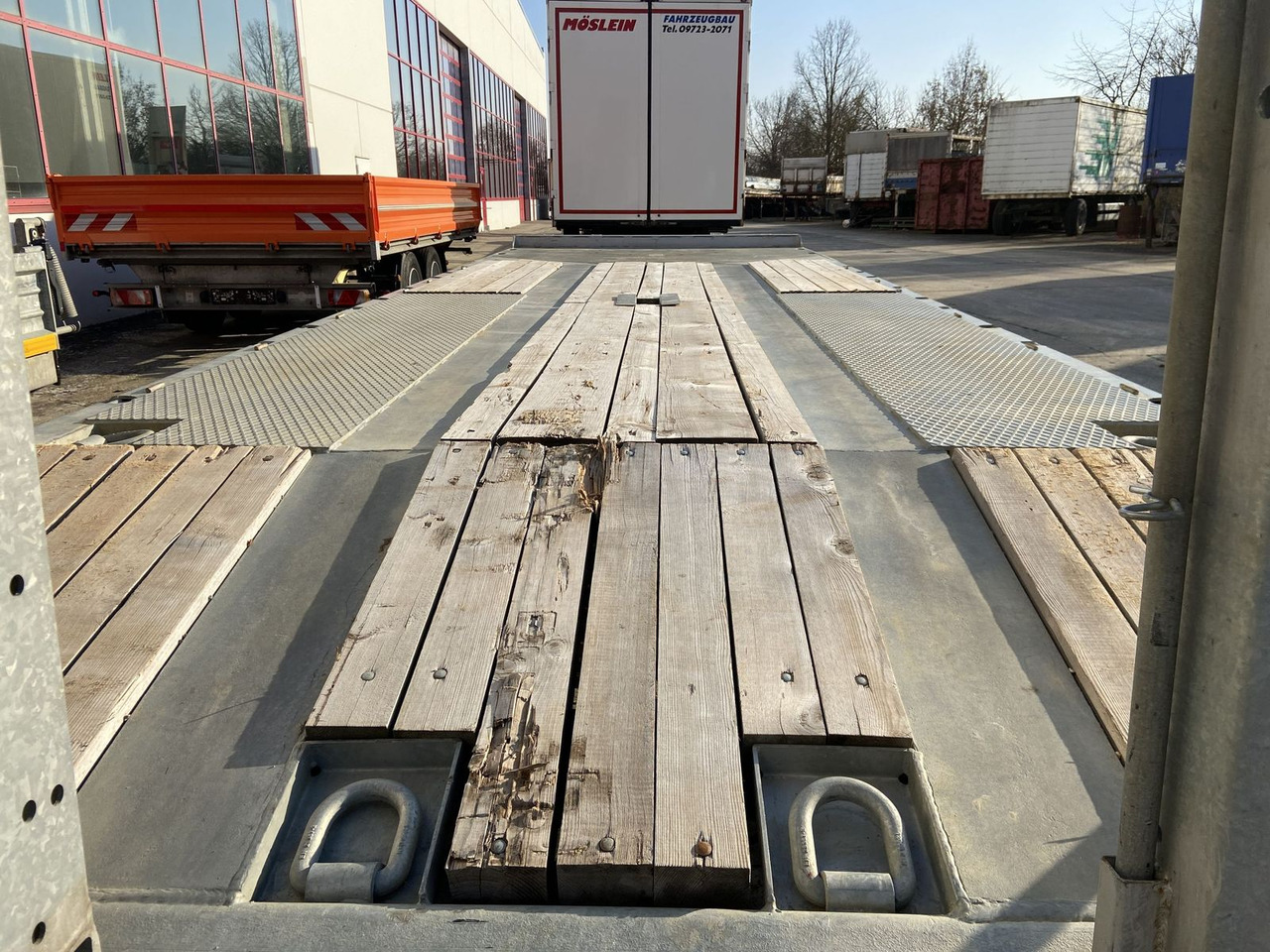 Möslein Neuwertig 3 Achs Tieflader 8,10 m Ladefläche - קרון נגרר עם מטען נמוך: תמונה 4 Möslein Neuwertig 3 Achs Tieflader 8,10 m Ladefläche - קרון נגרר עם מטען נמוך: תמונה 4
