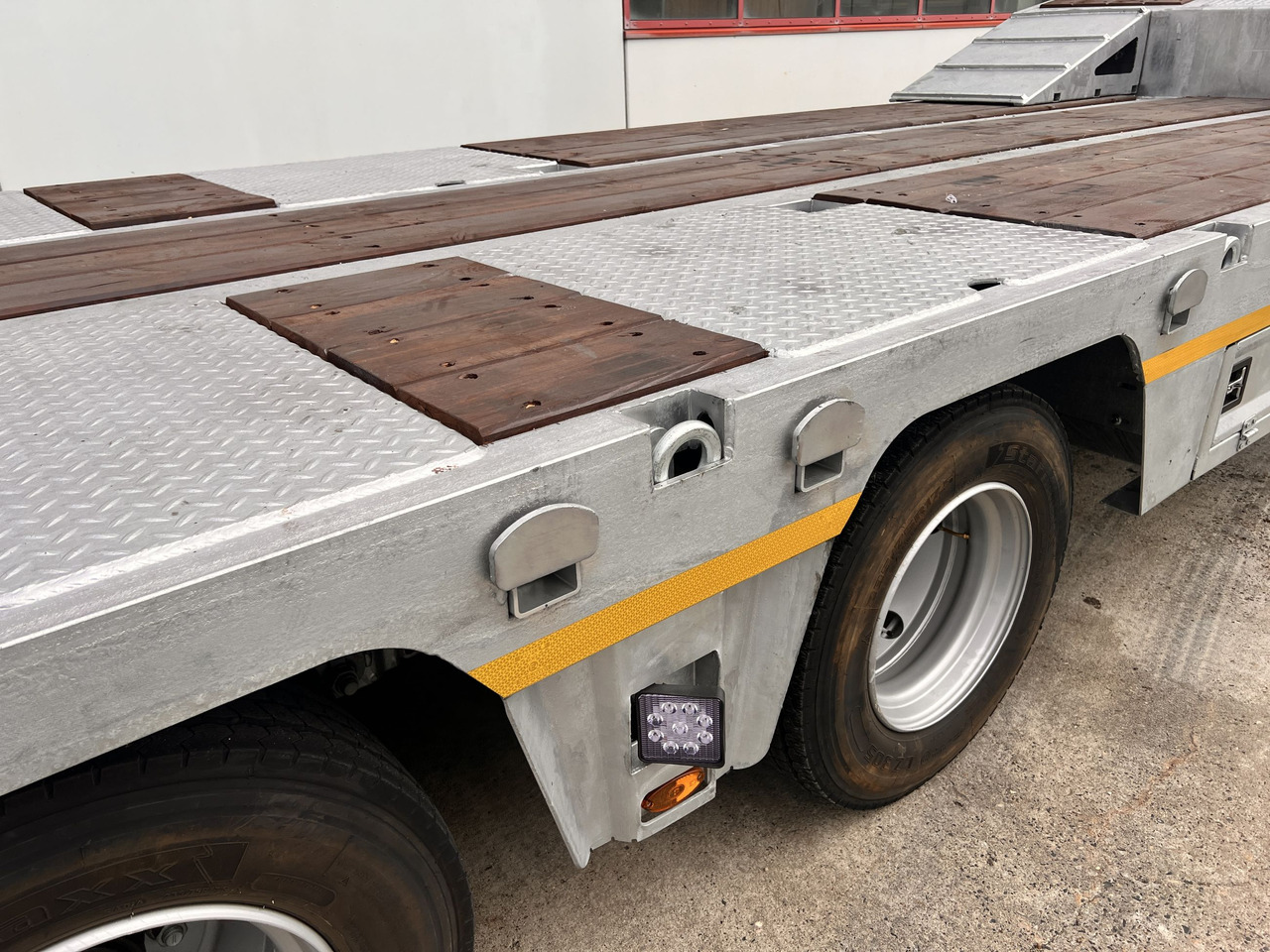 Möslein ST 3 3 Achs Satteltieflader neu - סמיטריילר עם מטען נמוך: תמונה 2 Möslein ST 3 3 Achs Satteltieflader neu - סמיטריילר עם מטען נמוך: תמונה 2