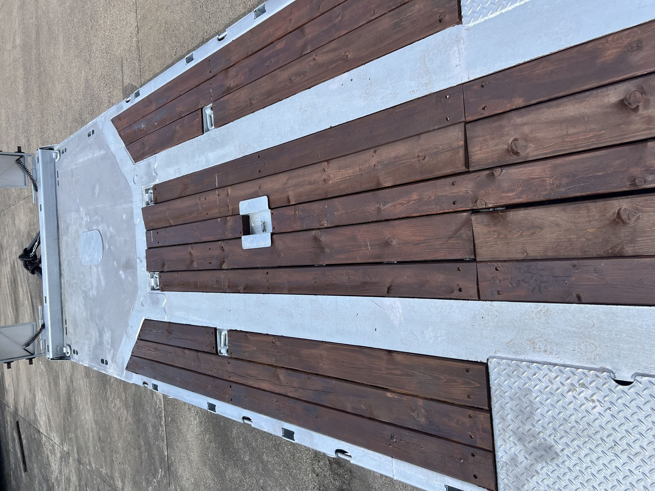 Möslein T 3-8,20 P VB H1 3 Achs Tieflader mit gerader Ladefläche 8,20 m, Neufahrzeug - קרון נגרר עם מטען נמוך: תמונה 2 Möslein T 3-8,20 P VB H1 3 Achs Tieflader mit gerader Ladefläche 8,20 m, Neufahrzeug - קרון נגרר עם מטען נמוך: תמונה 2