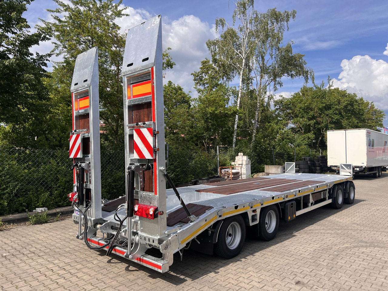 Möslein T4 VB H1 gerade  neuer 4 Achs Tieflader gerade hydraulischen Rampen - קרון נגרר עם מטען נמוך: תמונה 5 Möslein T4 VB H1 gerade  neuer 4 Achs Tieflader gerade hydraulischen Rampen - קרון נגרר עם מטען נמוך: תמונה 5