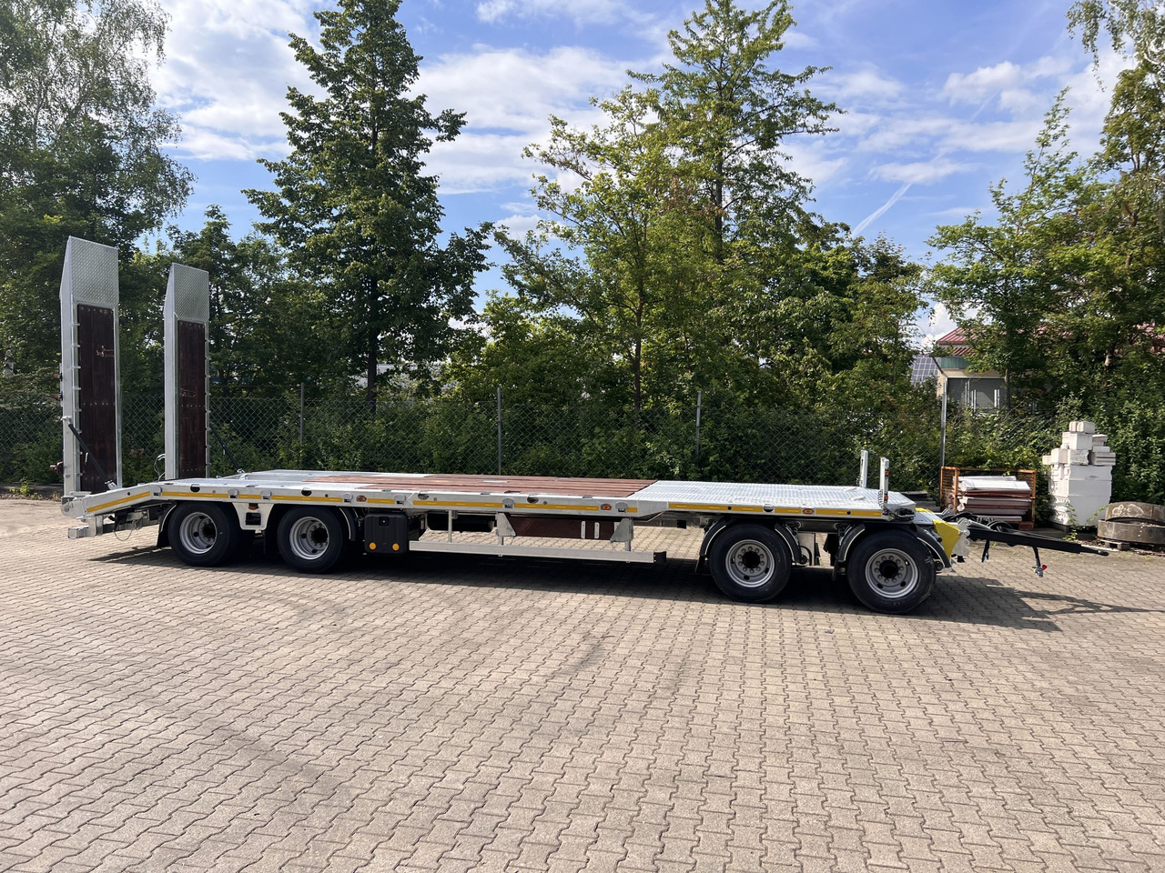 Möslein T4 VB H1 gerade  neuer 4 Achs Tieflader gerade hydraulischen Rampen - קרון נגרר עם מטען נמוך: תמונה 1 Möslein T4 VB H1 gerade  neuer 4 Achs Tieflader gerade hydraulischen Rampen - קרון נגרר עם מטען נמוך: תמונה 1