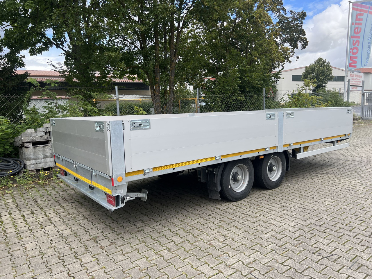 Möslein THT 11 G 6,2 L Tandem- Pritschenanhänger- Tieflader - קרון נגרר צד נופל/ שטוח: תמונה 4 Möslein THT 11 G 6,2 L Tandem- Pritschenanhänger- Tieflader - קרון נגרר צד נופל/ שטוח: תמונה 4