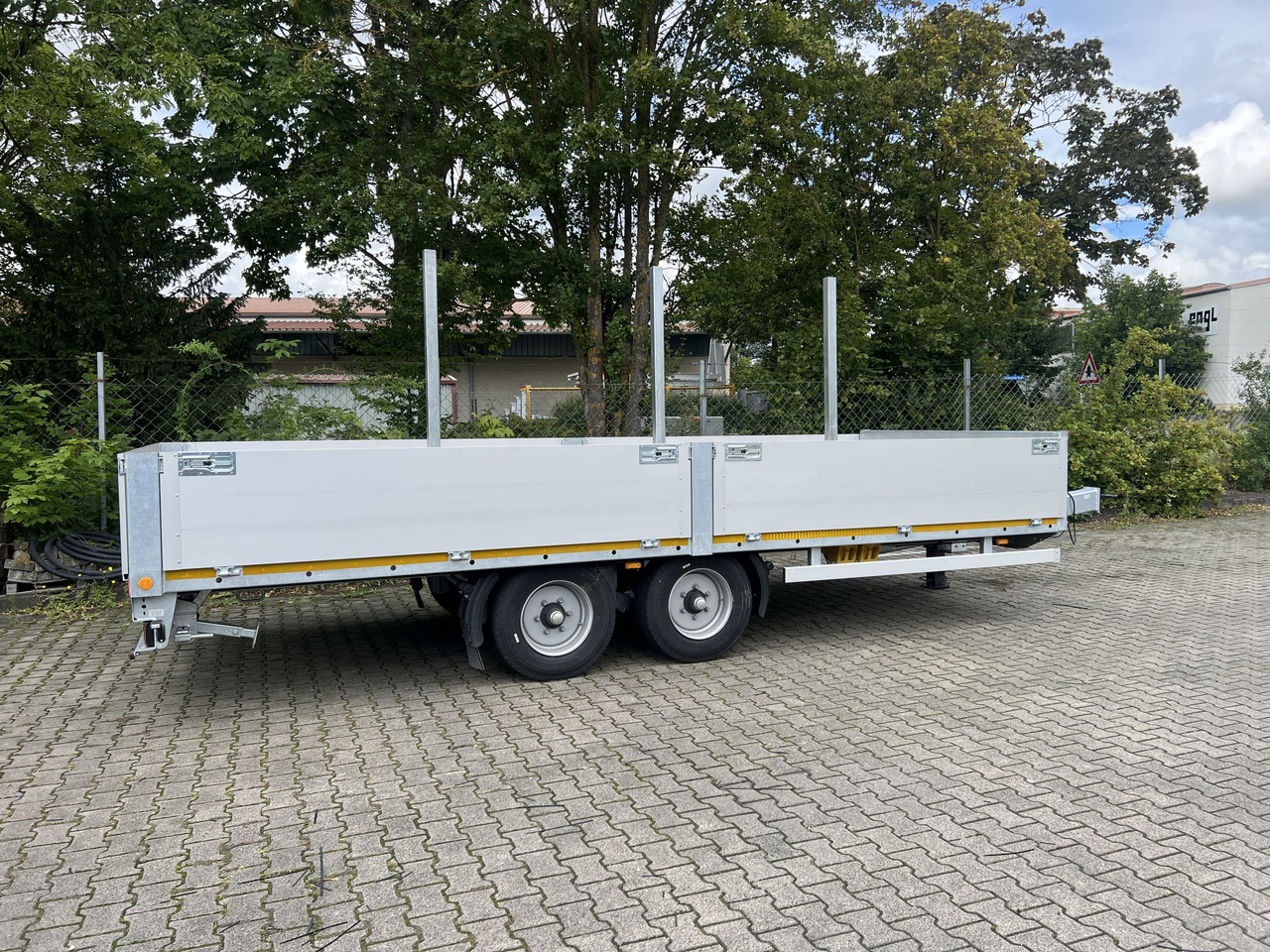 Möslein THT 11- G 7,2 Tandem- Pritschenanhänger- Tieflader - קרון נגרר צד נופל/ שטוח: תמונה 1 Möslein THT 11- G 7,2 Tandem- Pritschenanhänger- Tieflader - קרון נגרר צד נופל/ שטוח: תמונה 1