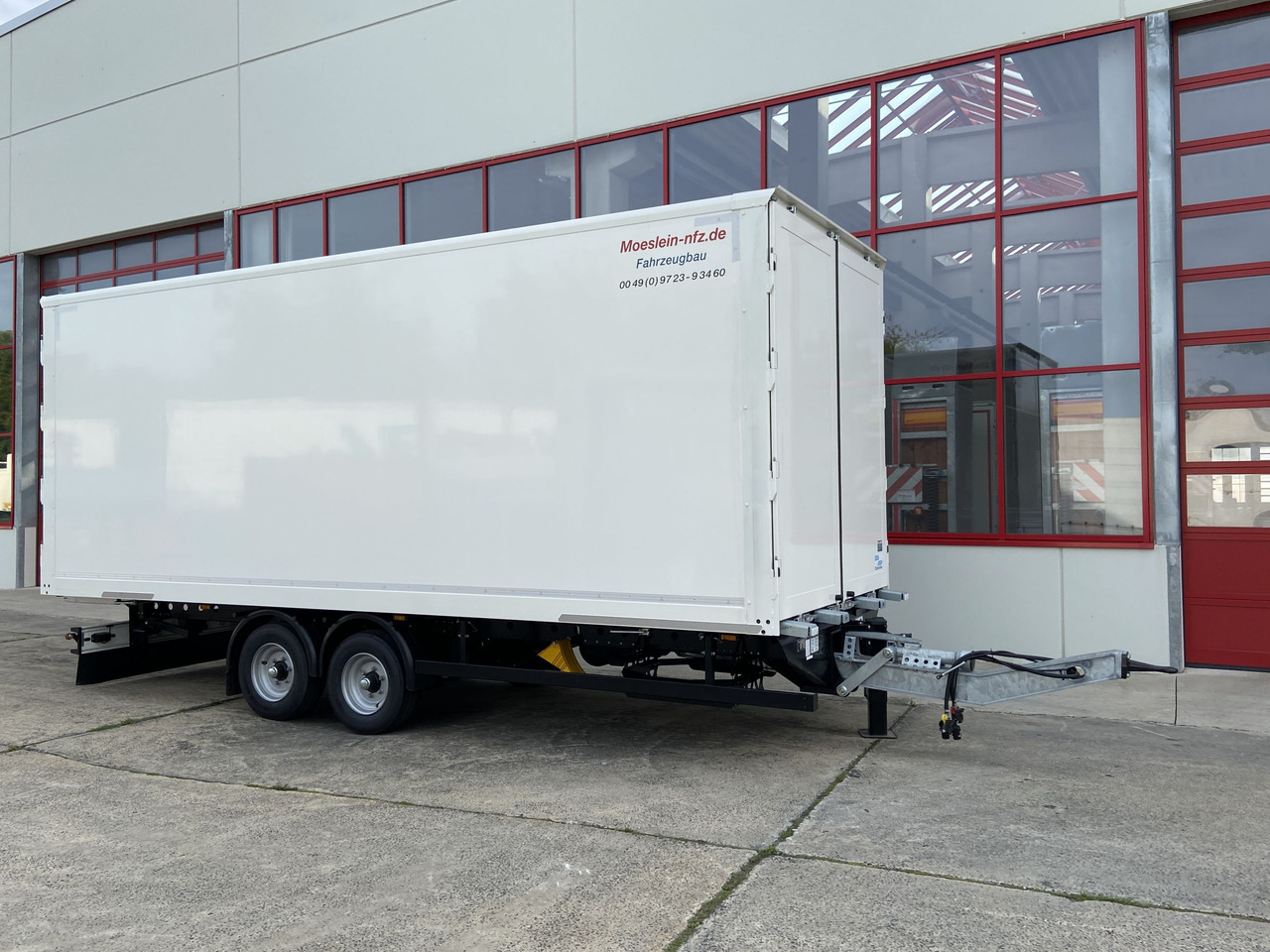 Möslein TKO 105 D 7m weiß Tandem- Koffer, Durchladbar, -- Neufahrzeug -- - קרון נגרר בתיבה סגורה: תמונה 2 Möslein TKO 105 D 7m weiß Tandem- Koffer, Durchladbar, -- Neufahrzeug -- - קרון נגרר בתיבה סגורה: תמונה 2