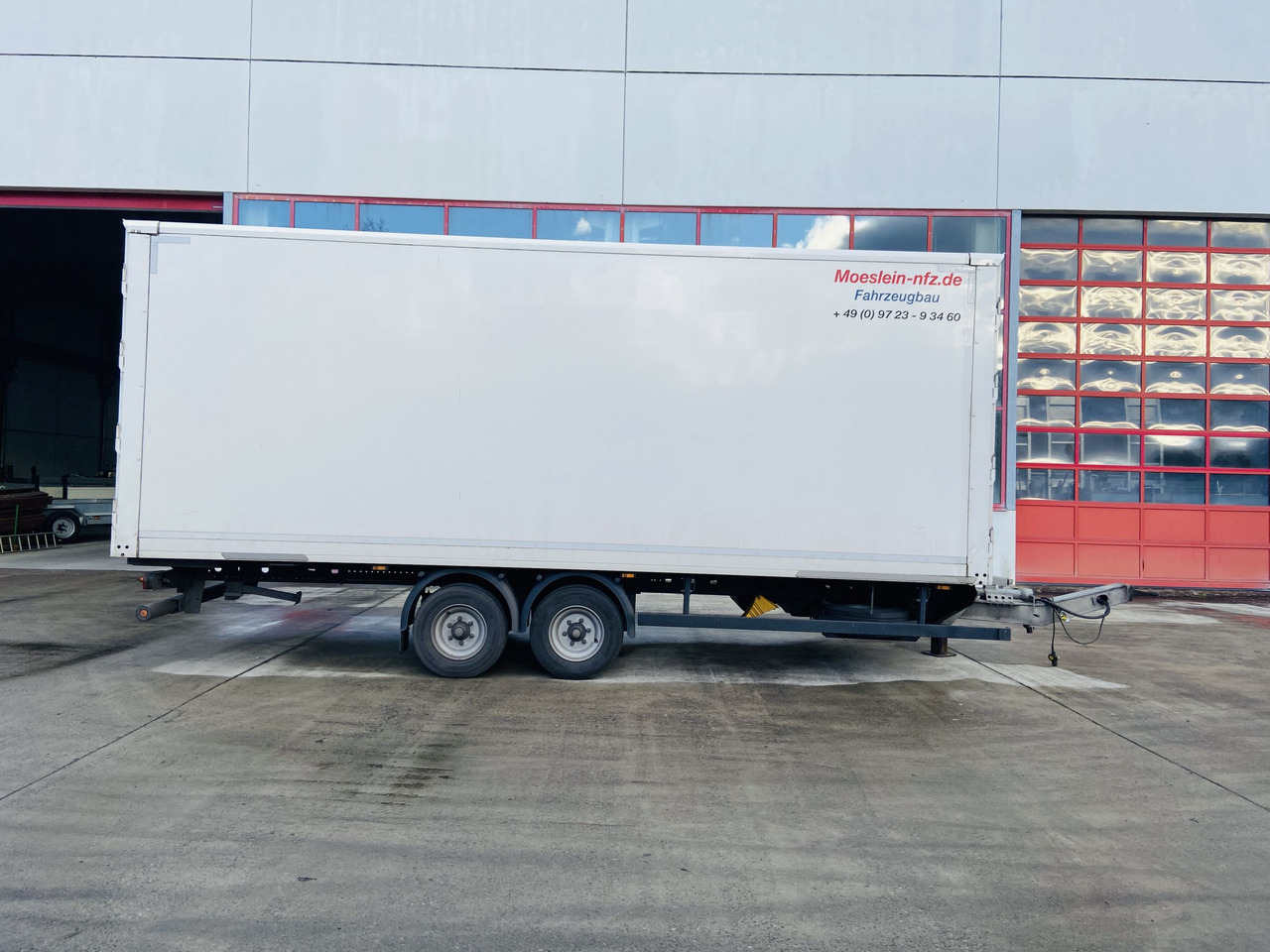 Möslein TKO 105 D 7m weiß Tandem- Koffer, Durchladbar, Neuwertig - קרון נגרר בתיבה סגורה: תמונה 5 Möslein TKO 105 D 7m weiß Tandem- Koffer, Durchladbar, Neuwertig - קרון נגרר בתיבה סגורה: תמונה 5