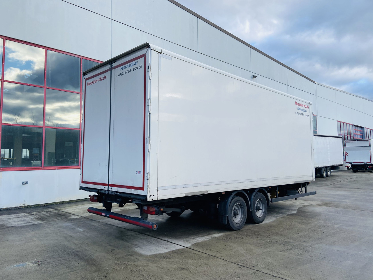 Möslein TKO 105 D 7m weiß Tandem- Koffer, Durchladbar, Neuwertig - קרון נגרר בתיבה סגורה: תמונה 4 Möslein TKO 105 D 7m weiß Tandem- Koffer, Durchladbar, Neuwertig - קרון נגרר בתיבה סגורה: תמונה 4