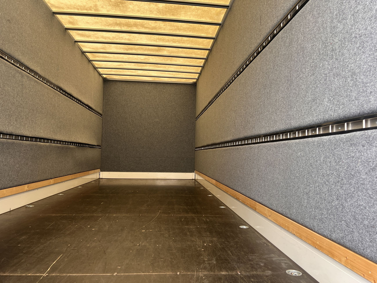 Möslein TKO 105 Schwebheim Tandem- Möbel Koffer- Anhänger - קרון נגרר בתיבה סגורה: תמונה 3 Möslein TKO 105 Schwebheim Tandem- Möbel Koffer- Anhänger - קרון נגרר בתיבה סגורה: תמונה 3