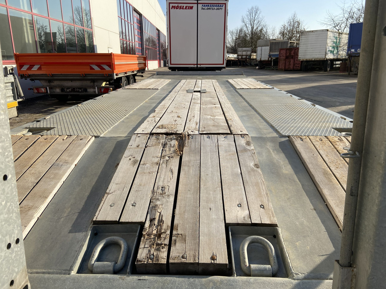 Möslein TO 3 F Schwebheim Neuwertig 3 Achs Tieflader 8,10 m Ladefläche - קרון נגרר עם מטען נמוך: תמונה 5 Möslein TO 3 F Schwebheim Neuwertig 3 Achs Tieflader 8,10 m Ladefläche - קרון נגרר עם מטען נמוך: תמונה 5