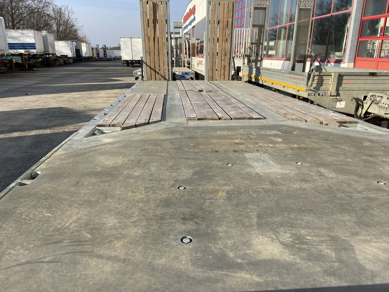 Möslein TO 3 F Schwebheim Neuwertig 3 Achs Tieflader 8,10 m Ladefläche - קרון נגרר עם מטען נמוך: תמונה 4 Möslein TO 3 F Schwebheim Neuwertig 3 Achs Tieflader 8,10 m Ladefläche - קרון נגרר עם מטען נמוך: תמונה 4