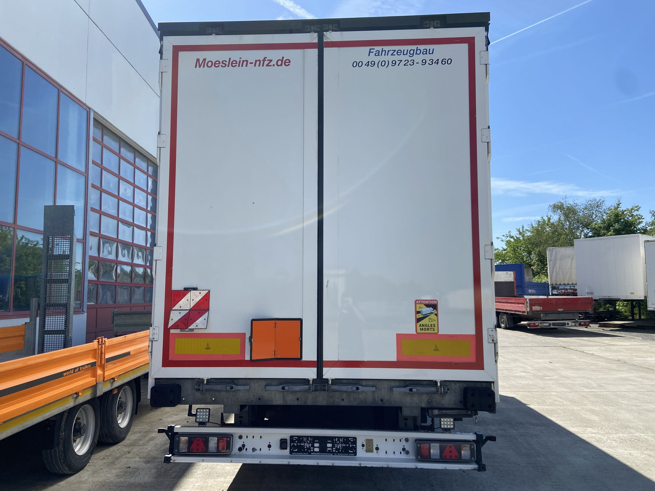 Möslein TPW 105 D Schwebheim Tandem- Planenanhänger Durchladbar - קרון נגרר עם וילונות צד: תמונה 5 Möslein TPW 105 D Schwebheim Tandem- Planenanhänger Durchladbar - קרון נגרר עם וילונות צד: תמונה 5