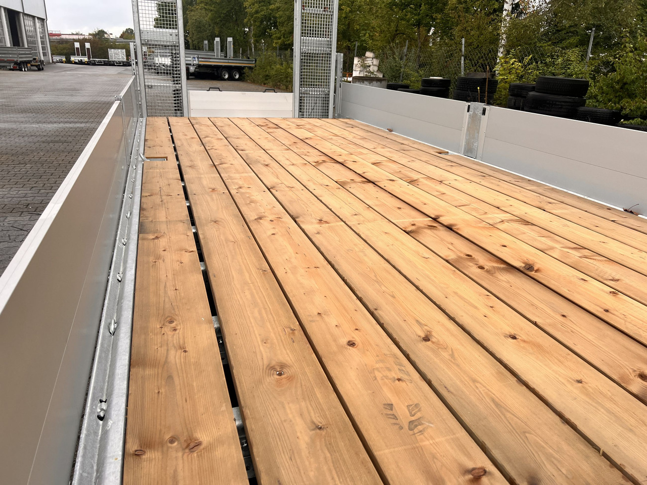 Möslein TT 14 14,4 t TandemtiefladerNeufahrzeug - קרון נגרר עם מטען נמוך: תמונה 4 Möslein TT 14 14,4 t TandemtiefladerNeufahrzeug - קרון נגרר עם מטען נמוך: תמונה 4